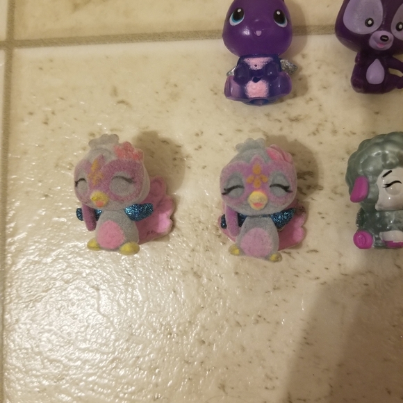 Lot of 30 hatchmals mini figures 2 duplicates - Picture 5 of 6